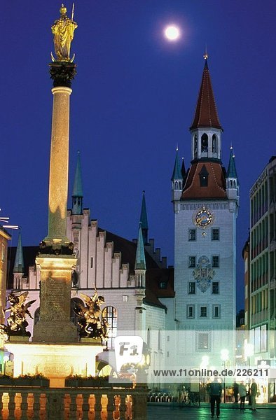 Monument lit up at city square  Mary Column  Marienplatz  Munich  Germany