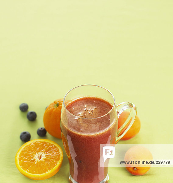 Frischer Fruchtsaft (Aprikose  Orange  Heidelbeere)