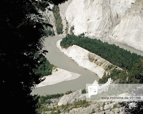 Europa Fluss Schlucht Kanton Graubünden Schweiz