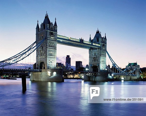 10290642  dusk  twilight  England  Great Britain  Europe  lights  London  at night  mood  Tower bridge