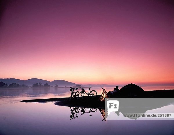 Abenteuer radfahren Fahrrad Rad See Meer camping Zelt Fahrradfahrer Fahrrad fahren Bodensee