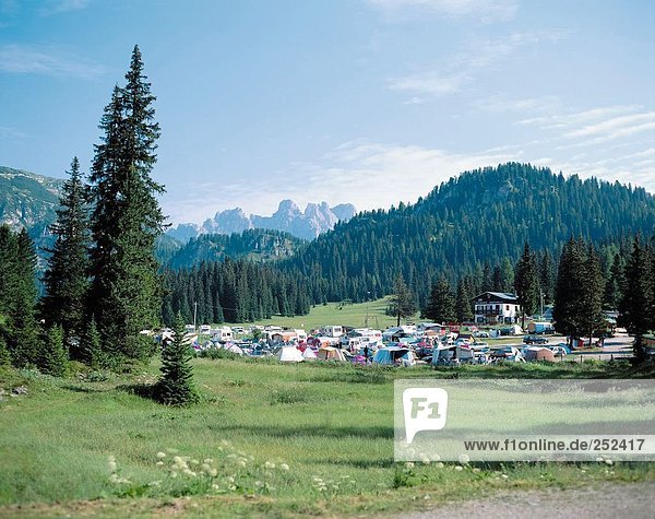 Landschaftlich schön landschaftlich reizvoll Freizeit Europa Berg Auto camping Alpen Trentino Südtirol Italien Tirol Freizeit