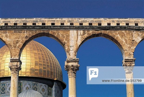 Kuppel der Moschee angezeigt durch Torbogen  Dome Of The Rock  Jerusalem  Israel