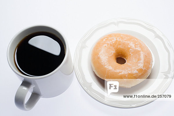 Kaffee und ein Donut