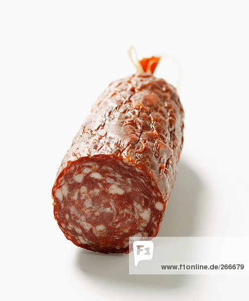 Wildwurst (Salami) angeschnitten