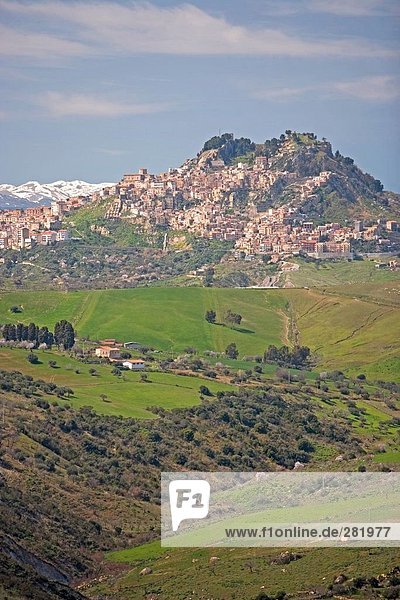 Luftbild von Landschaft  Madonie Mountains Natural Park  Mt Etna  Sizilien  Italien