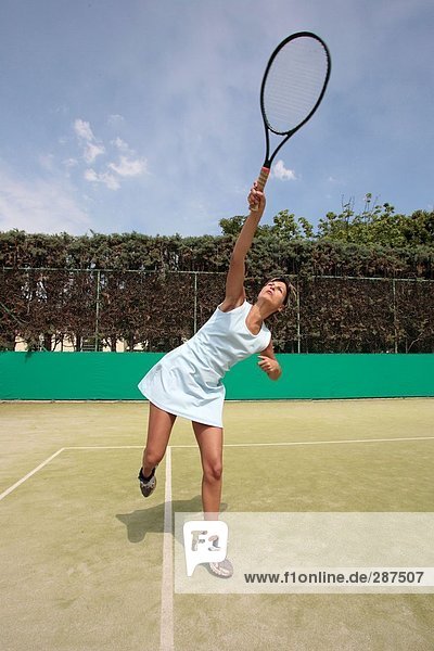 Front View weibliche Tennisspielerin
