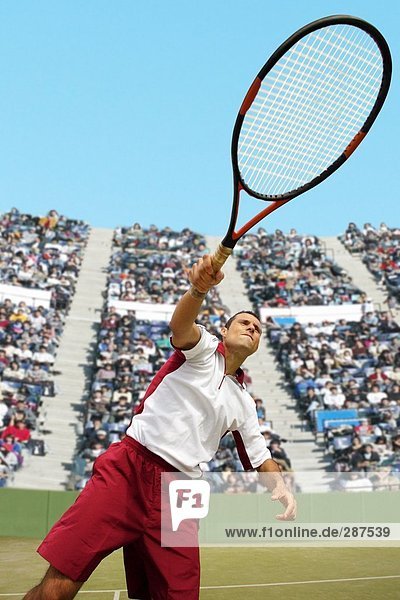 Männlich Tennisspieler mit Racquet  Schläger