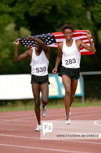 Männlicher Läufer mit US-Flagge