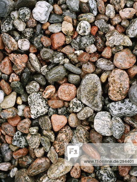 Nass Steine in verschiedenen Farben.