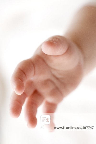 Ein Baby ¥ s Hand Nahaufnahme.