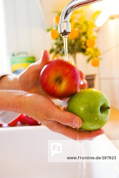 Apples being rinsed.