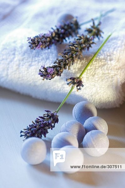 Lavendel Blüten mit Soap und Handtuch