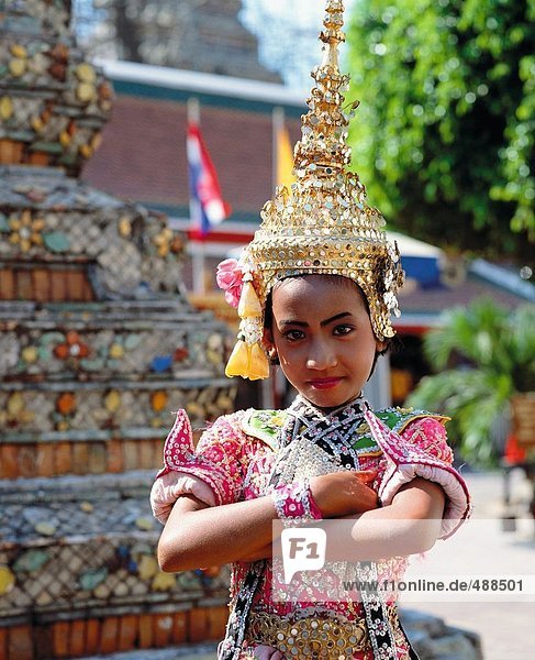 10037657  verzierte Tänzer  Frau  Tanz  Thailand  Asien  Tradition