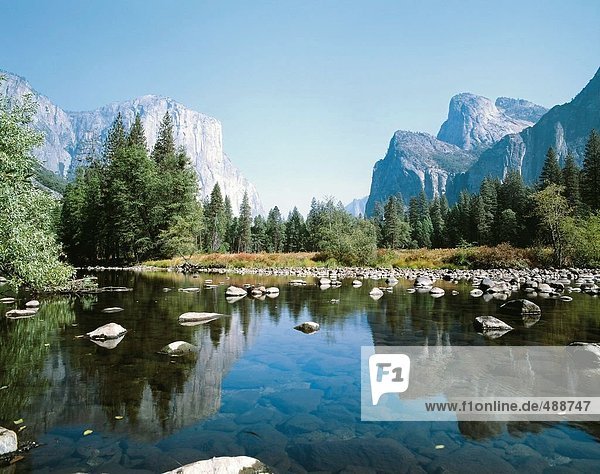 Vereinigte Staaten von Amerika USA Landschaftlich schön landschaftlich reizvoll Berg fließen Fluss Holz Kapitän