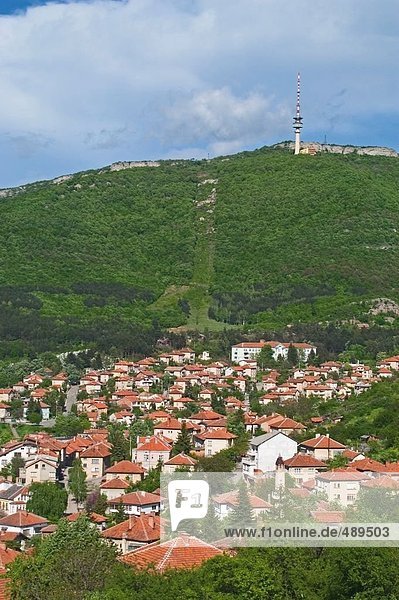 Erhöhte Ansicht der Stadt mit Fernsehturm im Hintergrund  Belogradtschik  Vidin  Rumänien