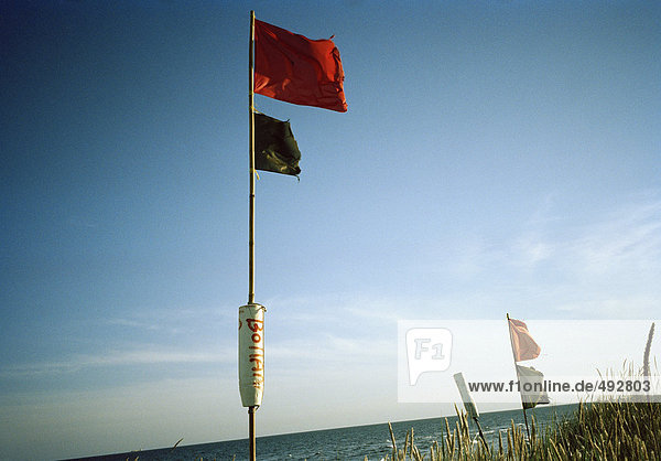 Flags am Strand.