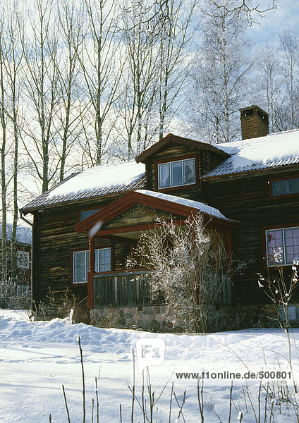 Schweden  Haus im Schnee