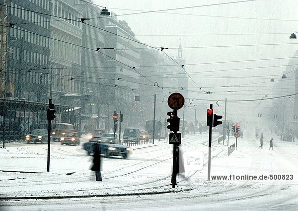 Finnland  Stadtstraße im Schnee