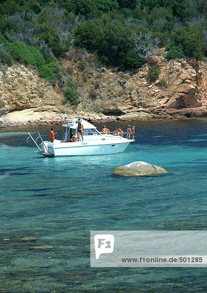 Frankreich,  Korsika,  Boot an der Küste verankert