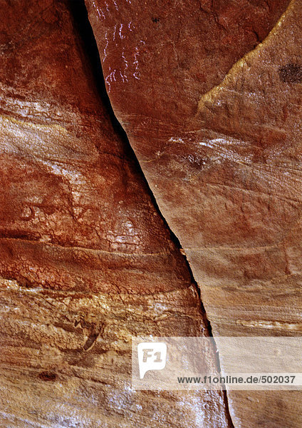 Roter Fels mit Riss,  Nahaufnahme