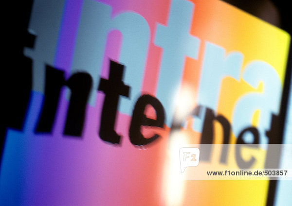 Intra- und ''Internet''-Text auf dem Bildschirm  Nahaufnahme''.