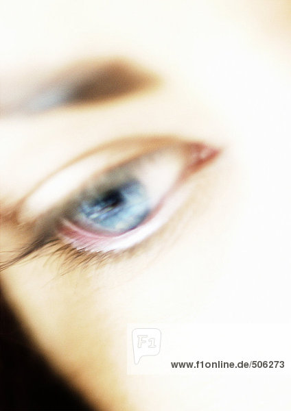 Blaues Auge der Frau  hohe Blickwinkel  Nahaufnahme