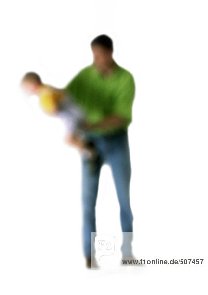 Silhouette des Vaters mit Sohn  auf weißem Hintergrund  defokussiert