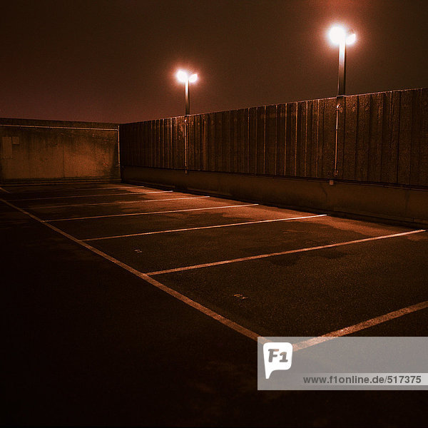 Parkplatz bei Nacht