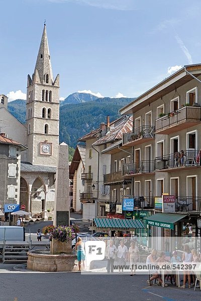 Clock Tower in der Nähe Marktplatz  Guillestre  Hautes-Alpes  Frankreich