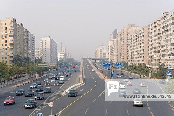 Verkehr auf der Straße in der City  Beijing  China