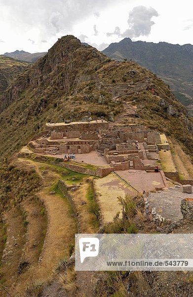 Erhöhte Ansicht Ruinen der alten Inka-Ruinen  Machu Picchu  Region Cusco  Peru