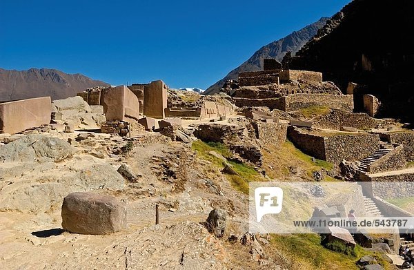 Alte Ruinen im Tal  Ollantaytambo  Urubamba Provinz  Region Cusco  Peru