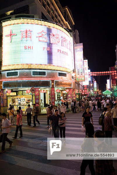 Guangzhou  Provinz Guangdong  China  Stadtszene bei Nacht