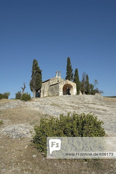 Kirche Landschaft  St. Sixte  Alpilles  Provence-Alpes-Côte d ' Azur  Frankreich
