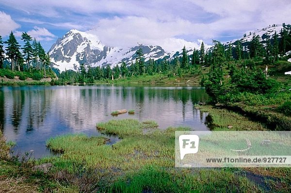 Mount Shuksan und Bild See  Sommer. Mount Baker-Snoqualmie National Forest. Washington. USA