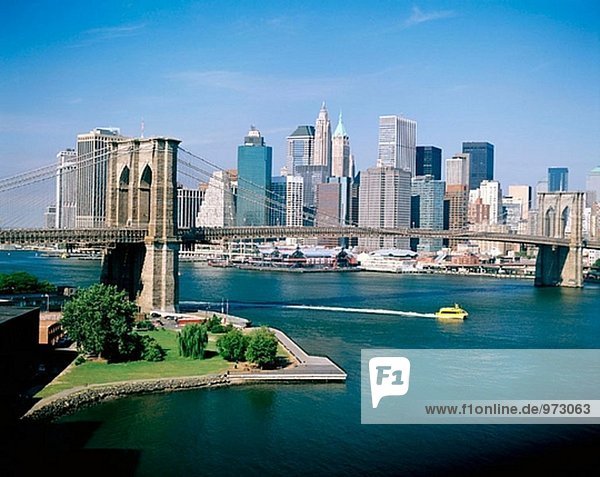 Downtown Manhattan und Brooklyn Bridge. New York City  USA
