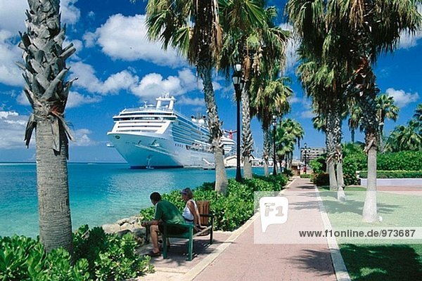 Kreuzfahrtschiffe in Oranjestad. Aruba. Dutch Caribbean