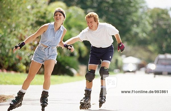 Rollerblading paar