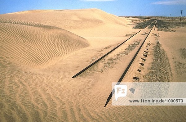Die Bahnstrecke zwischen Lüderitz und Kolmanskuppe aufgegeben. Namib-Wüste. Namibia