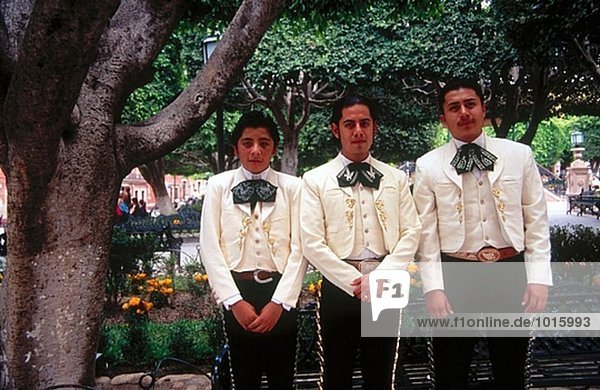 Junge Mariachis auf dem Hauptplatz San Miguell de Allende. Mexiko