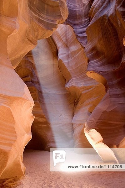 Navajo Sandstein durch Wind und Wasser ausgewaschen. Antelope Canyon. Arizona  USA