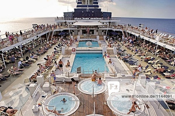 Pool-Deck von einem Cruiseship.