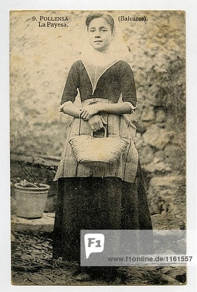 Frau in traditioneller Kleidung. Pollença. Mallorca. Balearen. Spanien.