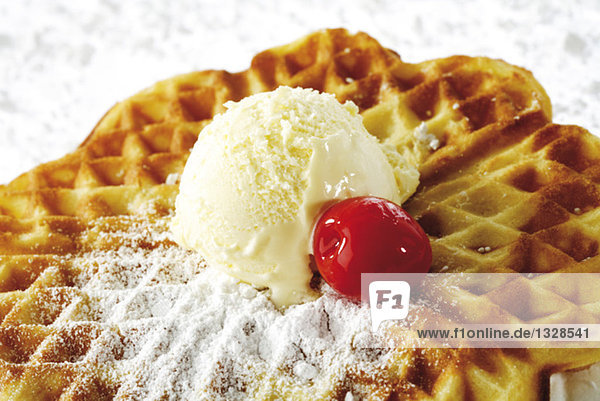 Waffel mit Vanilleeis Nahaufnahme