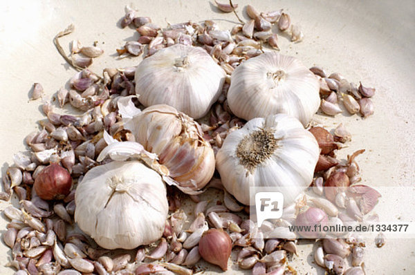 Garlic bulbs and cloves in a heap