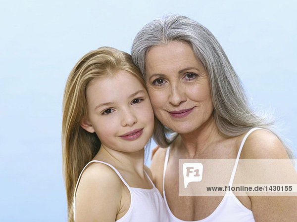 Großmutter und Enkelin,  Portrait