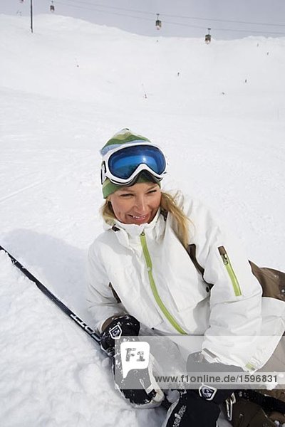 Eine Frau Skifahren.