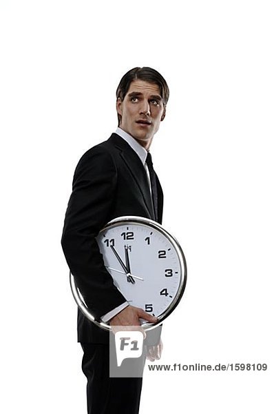 Ein Mann in einem Anzug halten eine Uhr Schweden.