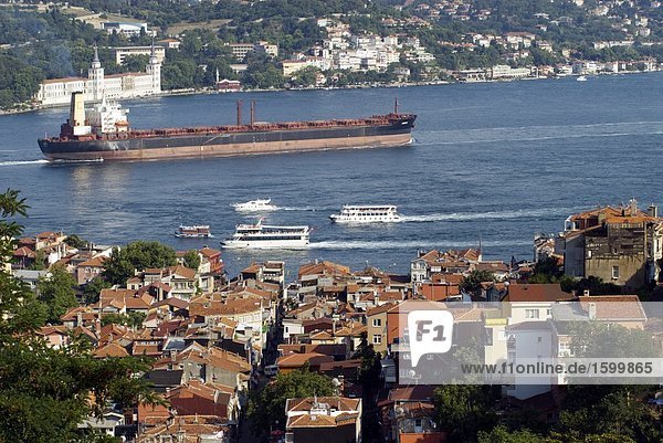 Erhöhte Ansicht der Stadt Waterfront  Bosphorus  Istanbul  Türkei